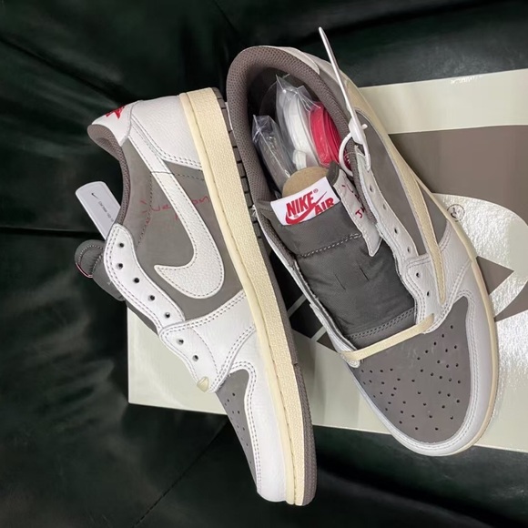 travis scott Jordan 1 low reverse mocha - Picture 3 of 4